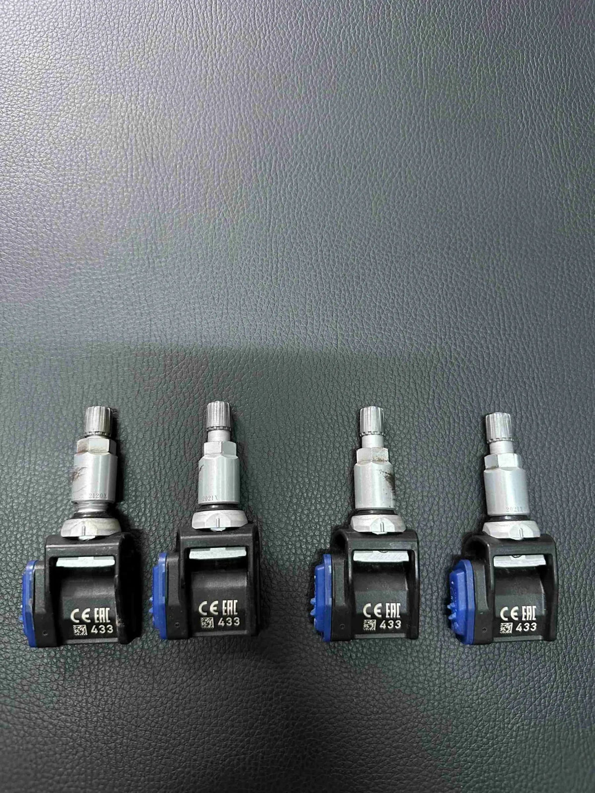 4x Original Mercedes A0009058706 RDK Sensoren Reifendruckkontroll Detailansicht 2