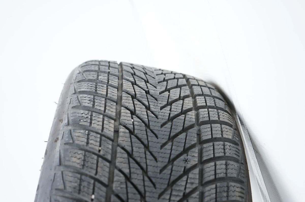 Audi A5 S5 B10 FU 8B Winterreifen Winterräder 245 40 19 Zoll 8B3601025AS Vue détaillée 12