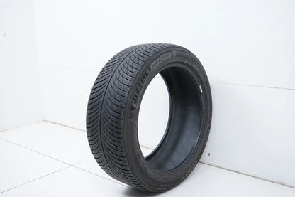 1 pneu hiver Michelin 255/45/20 pouces, profondeur d'environ 4 mm, homologué BMW DOT21*