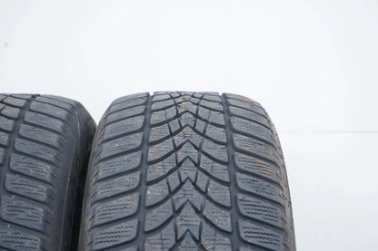 2 pneus hiver Dunlop 215/55 R18 pouces, profondeur de sculpture d'environ 4 mm, DOT19 MO RFT