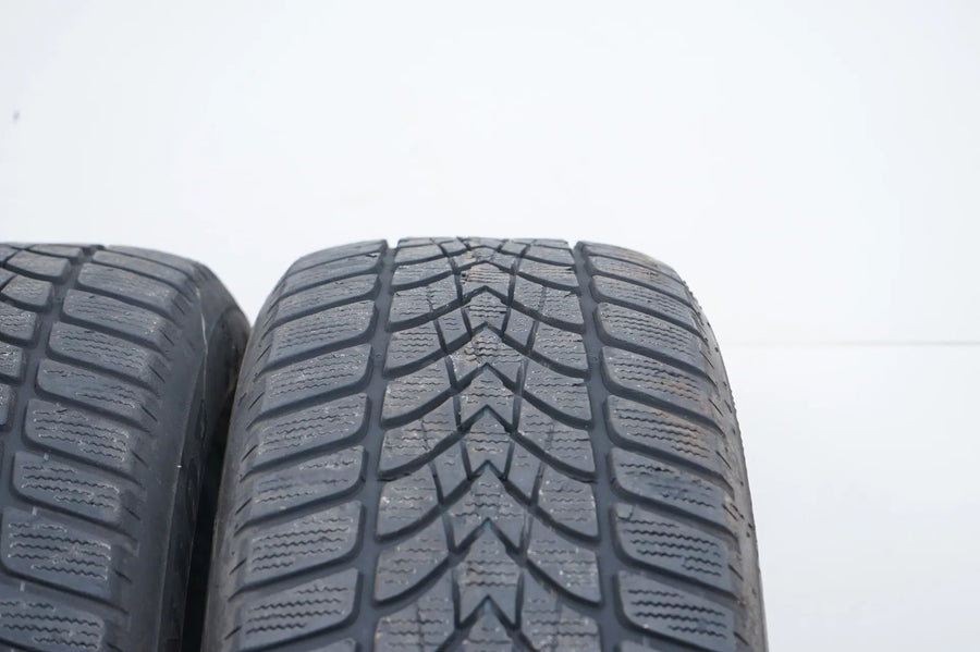 2 pneus hiver Dunlop 215/55 R18 pouces, profondeur de sculpture d'environ 4 mm, DOT19 MO RFT
