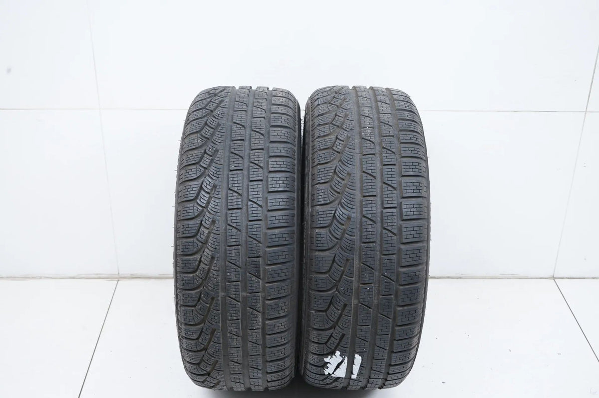 2x zimní pneumatiky Pirelli 215 45 18 palců DOT18 cca 7mm MO Detailní zobrazení 2