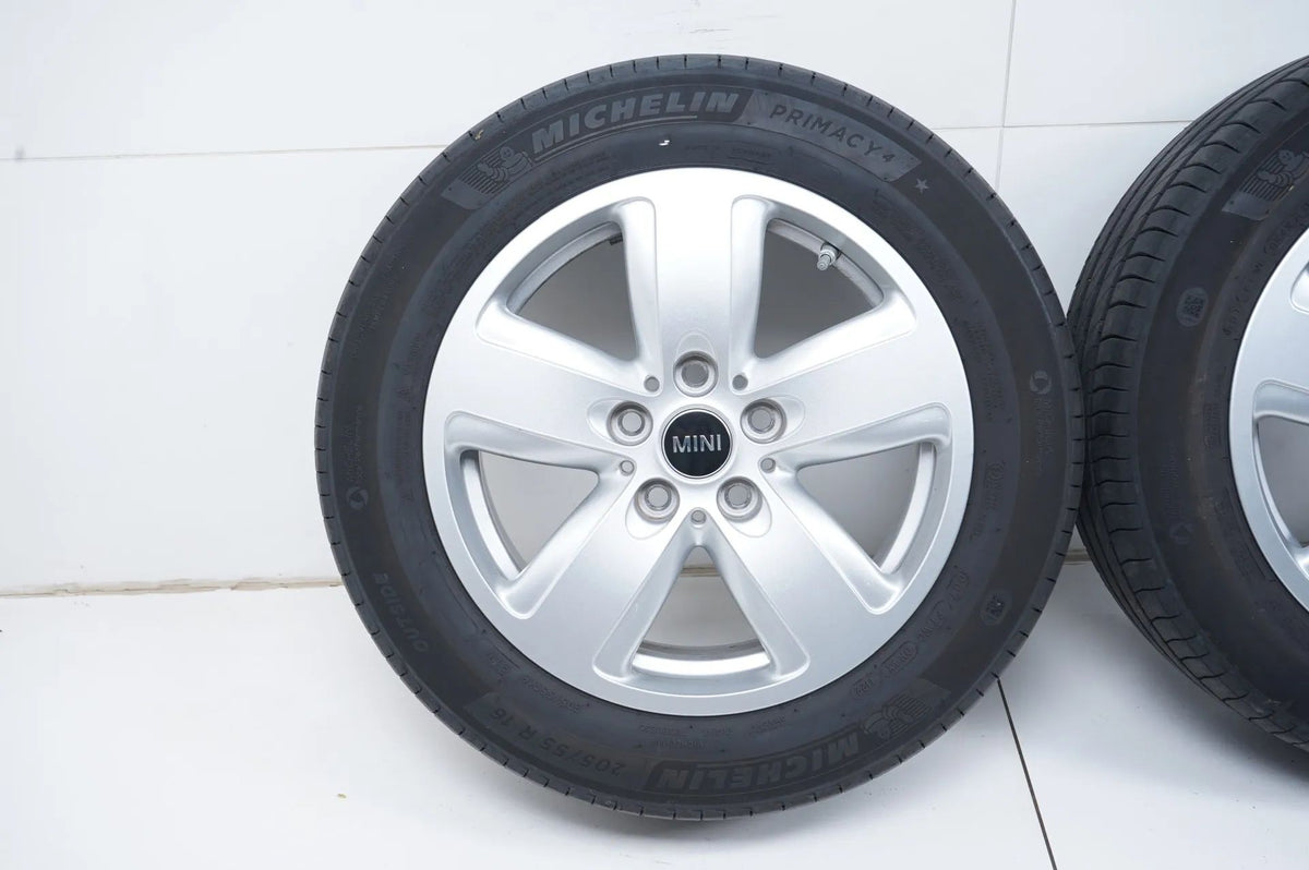 MINI Clubman F54 summer tires, summer wheels 205/55 R16 inch Detailansicht 3