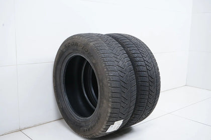 2x Pirelli winter tires 235 65 17 inch DOT20 MO approx. 3 mm tread depth