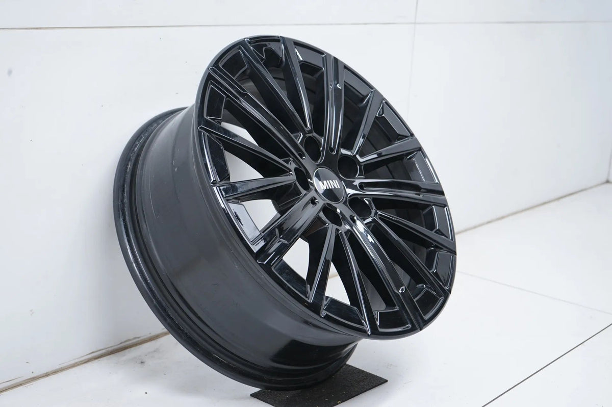 1 x BMW 2er Active U6 U06 Alufelge 17 Zoll 833 6891174 5A094B2 Detailansicht 2