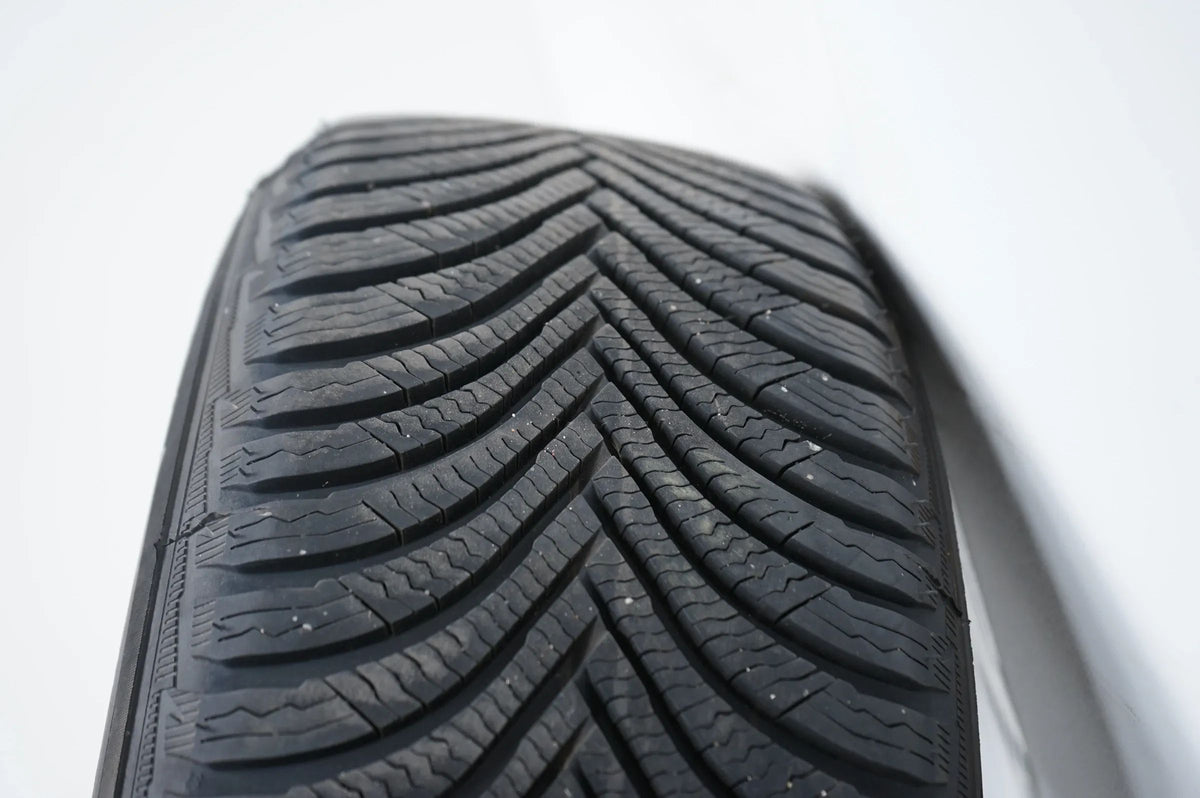 Audi A1 GB Winterräder Winterreifen 205 60 R16 82A601025C 7mm Detailansicht 11