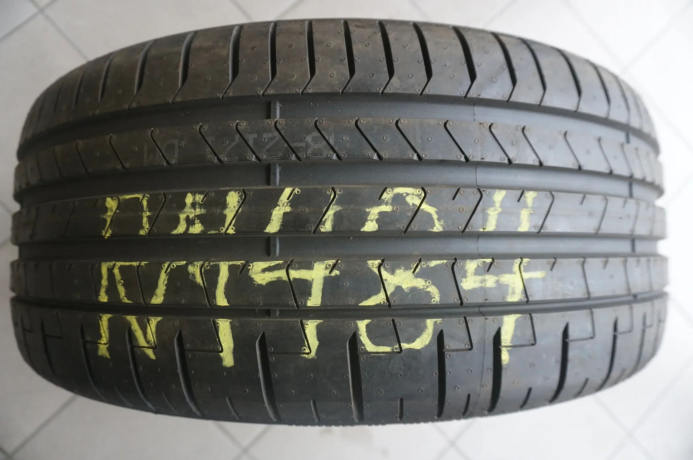 1 X 255 45 ZR19 R19 104Y pneu été Pirelli P Zero PZero MO1 7mm 2018