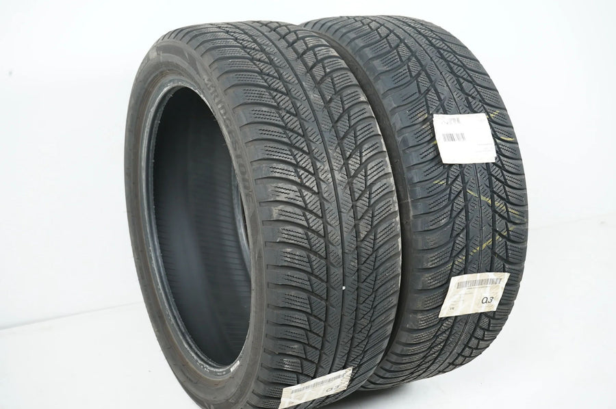 2 pneus hiver Bridgestone LM 001 225 45 18 pouces DOT23 env. 5 mm