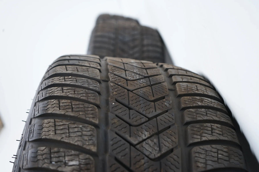 Cerchi invernali con pneumatici invernali Mercedes Classe E W213 da 18 pollici Sport