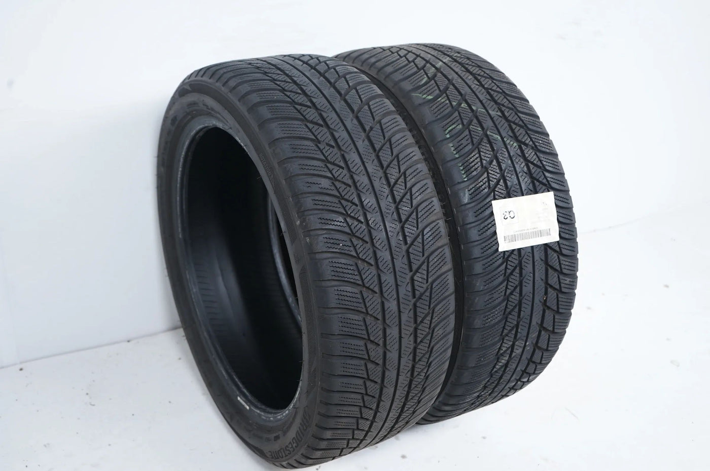 2 x Winterreifen Bridgestone LM 001 225 45 18 Zoll DOT22 ca.5 mm