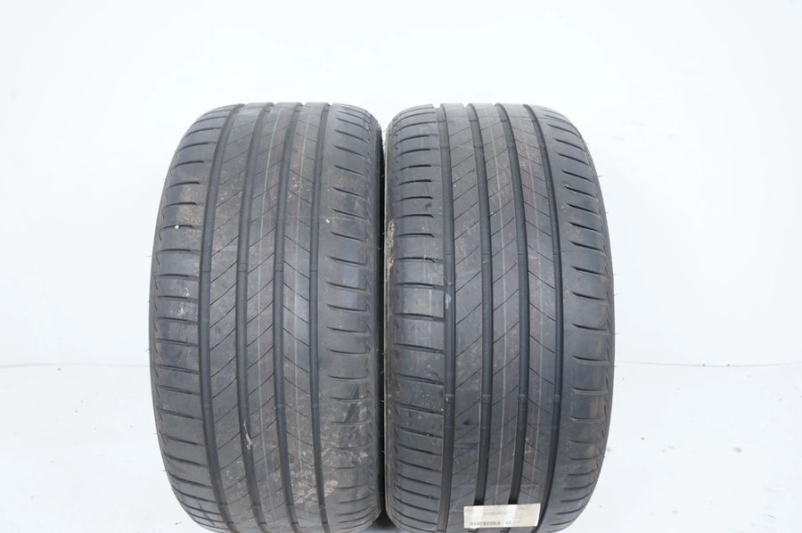 2 x Demo Summer Tires Bridgestone 285 35 20 Inch DOT20 MO