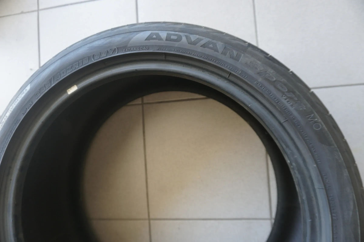 245 40 ZR19 R19 98Y Sommerreifen Yokohama AdvanSport V105 MO 2018 5mm Vue détaillée 4