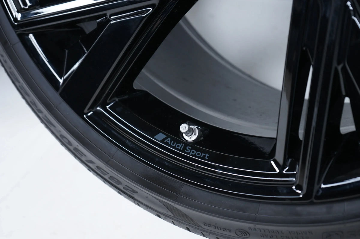 Like New Audi RS6 4K C8 Summer Wheels Summer Tires 285 30 22 Inch 4K0601025DH Detailansicht 8