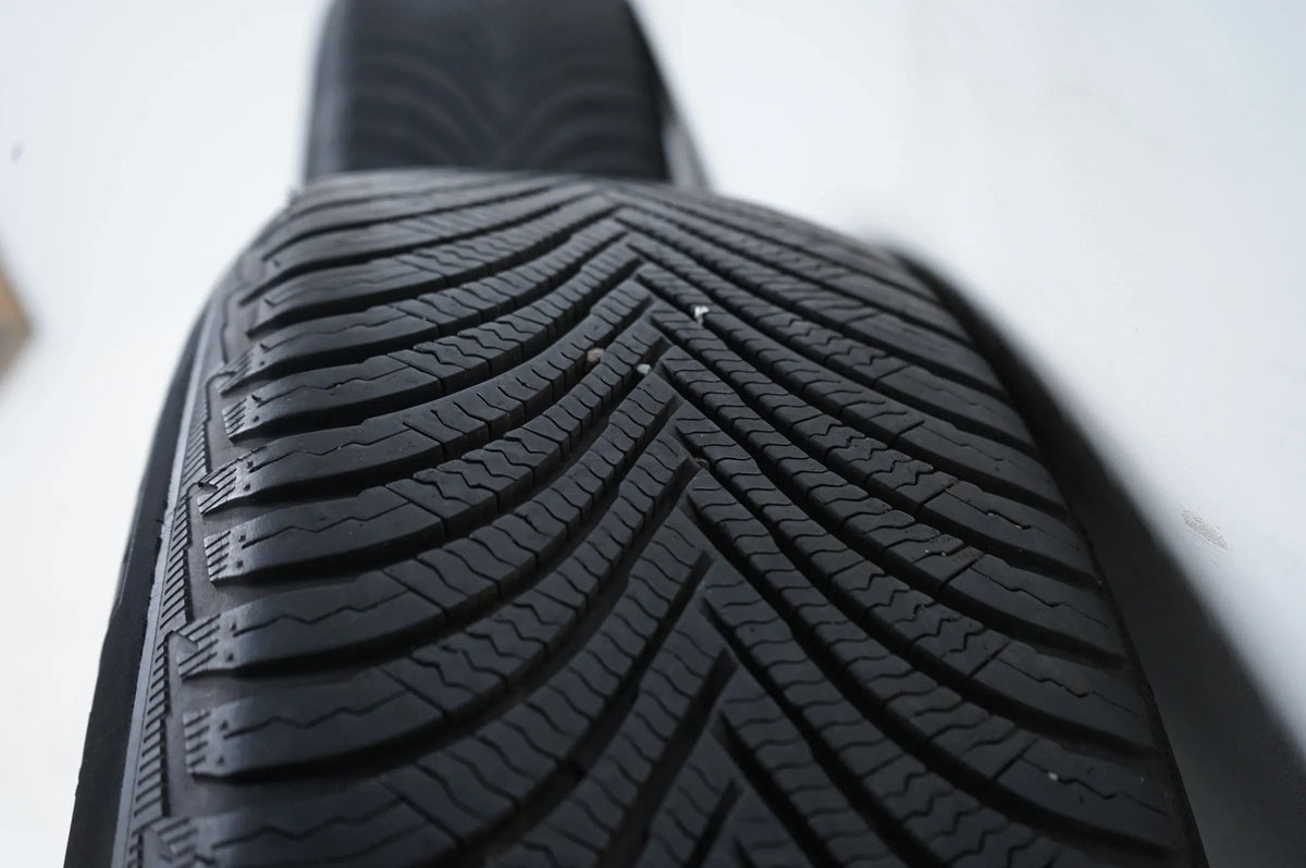 VW Tiguan Skoda Kodiaq Audi Q3 Winterreifen Winterräder 215 65 17 Zoll Detailansicht 8