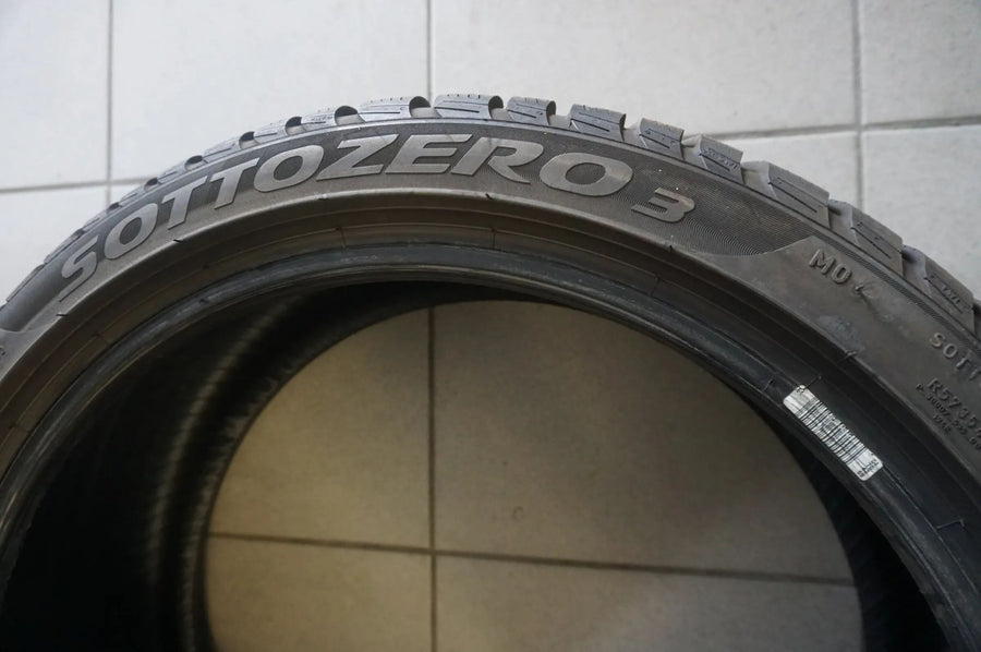 1 X 225 40 R19 93H Winterreifen Pirelli Winter SottoZero 3 MO 2022 7mm