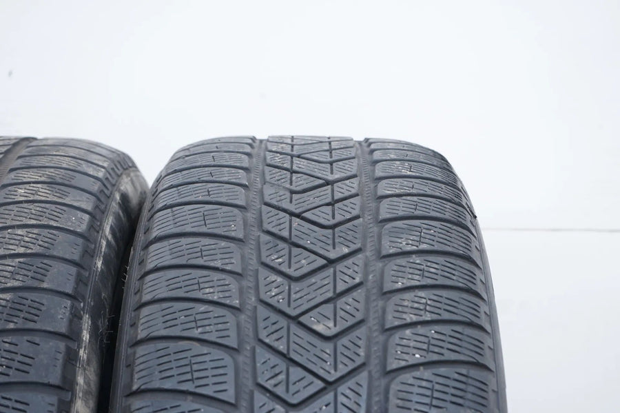 2 x Winterreifen Pirelli 235 55 19 Zoll DOT20/17 ca.4 mm MO RFT