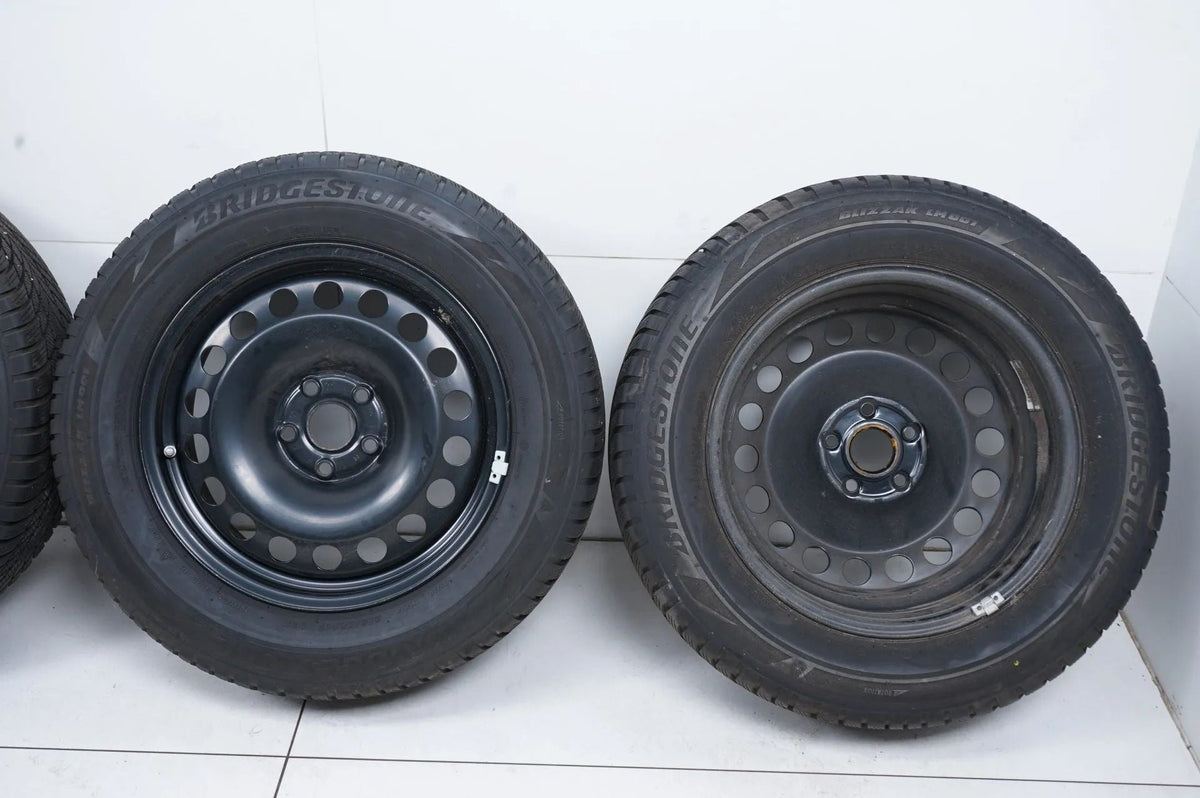 Audi Q3 83A F3 Allwetterräder mit neuen Allwetterreifen 215 65 17 Zoll