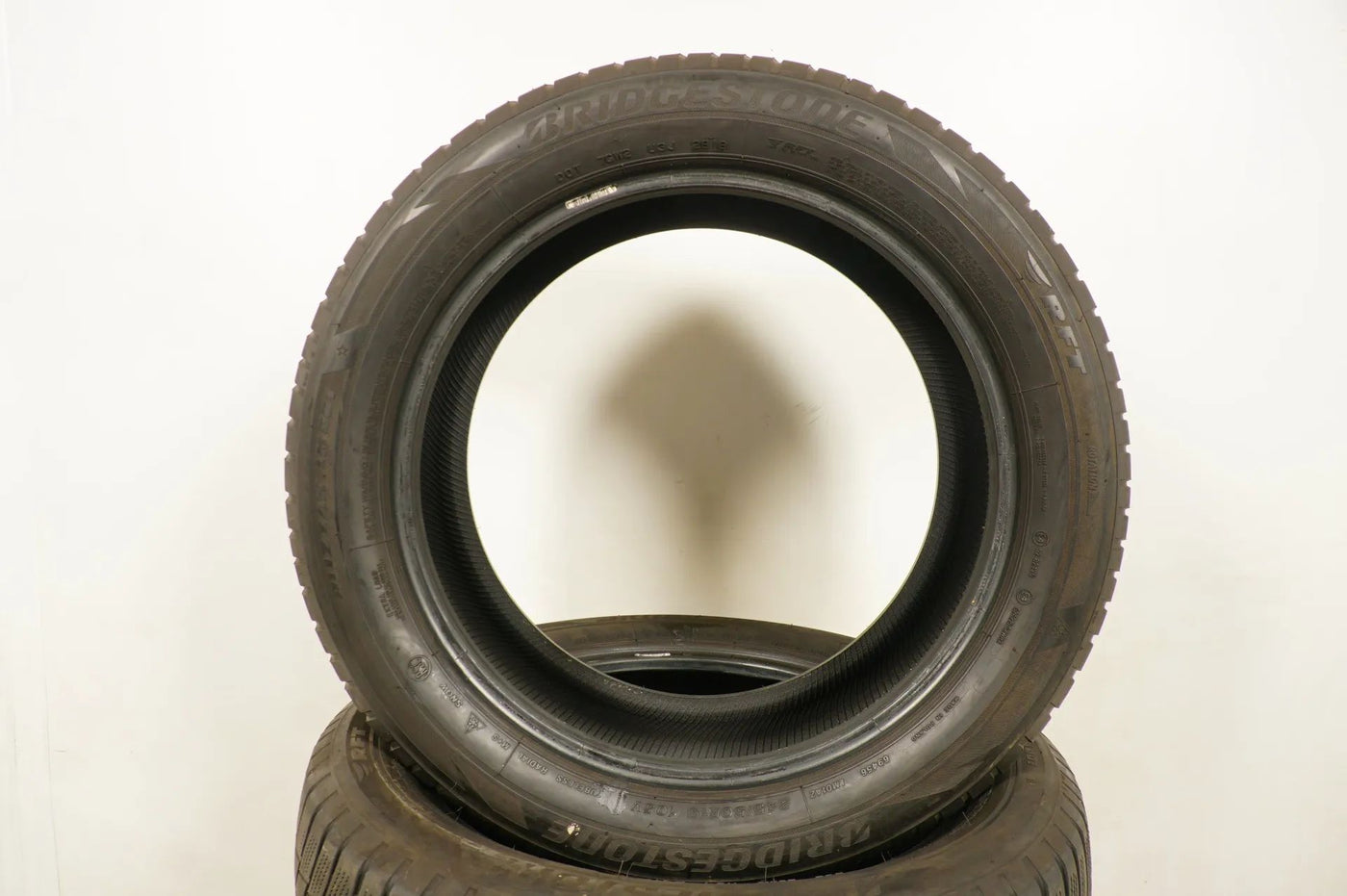 4 pneus hiver Bridgestone 245/50 R19 pouces DOT18 BMW*, profondeur de sculpture d'environ 5 mm, RFT