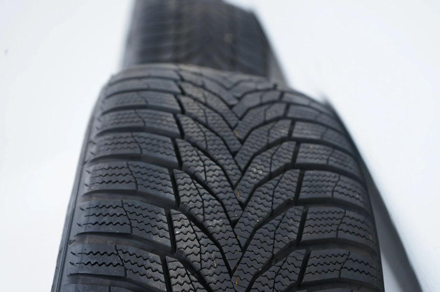 Honda CR-V HRV Land Rover winterwielen winterbanden 235 45 18 inch