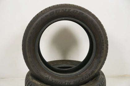 2 pneus d'hiver Dunlop quasi neufs, 255/55/19 pouces, profondeur d'environ 7,5 mm, homologués DOT18 MO
