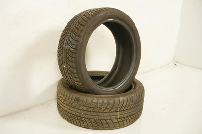 2 x pneus hiver Bridgestone 225 45 18 pouces DOT21/19 env. 4mm MO