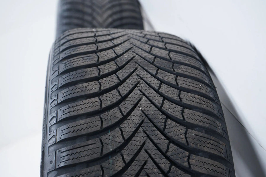 Like new BMW 1 Series F70 winter tires/wheels 225/40/19 inch 977M