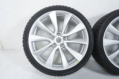 Like new Tesla Model 3 winter wheels 235/35/20 inch with sensors (valid until 2020)