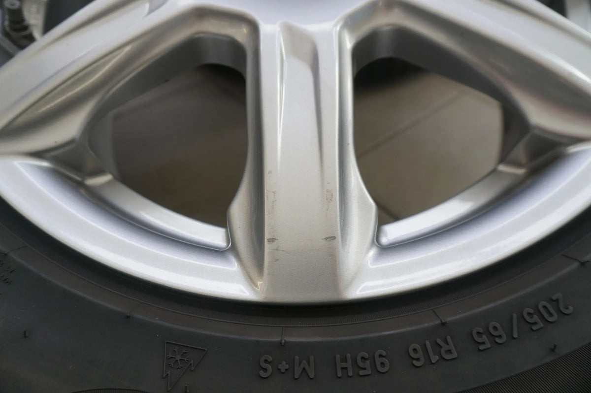 VW T-ROC I Touran II 5T Alloy Wheels Winter Tires 6mm Detailansicht 4