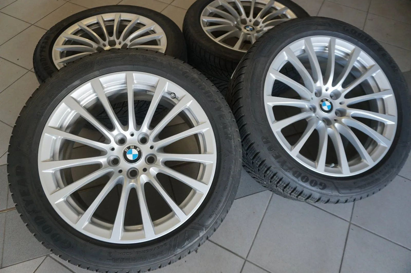 Jantes alliage d'origine BMW Série 5 G30 G31 Roues hiver Pneus hiver 245 45 R18 pouces 7mm