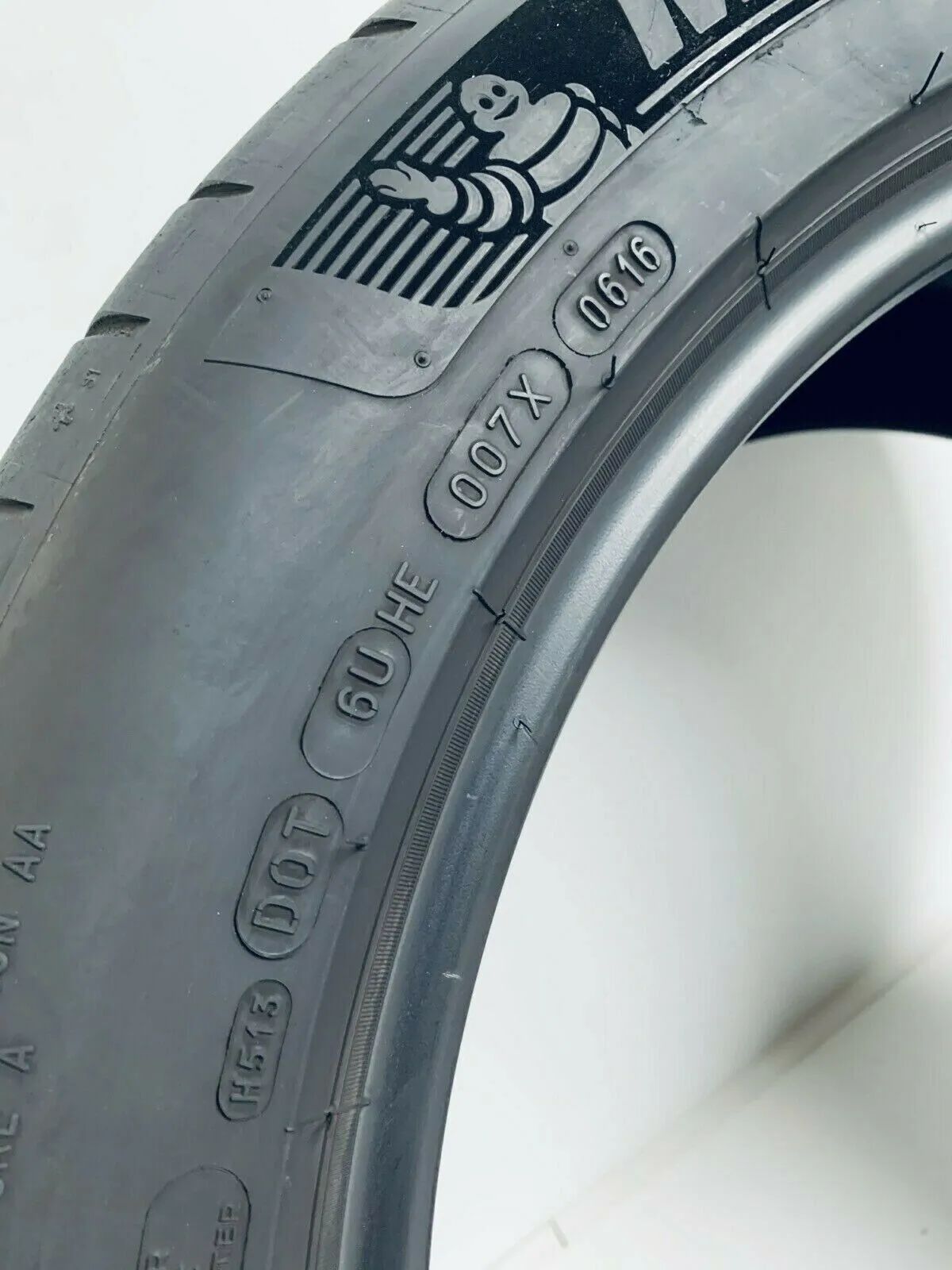 2 X 265 45 R19 ZR19 105Y Pneus été Michelin Pilot Sport 4 NO 5,7mm 2016 Vue détaillée 7